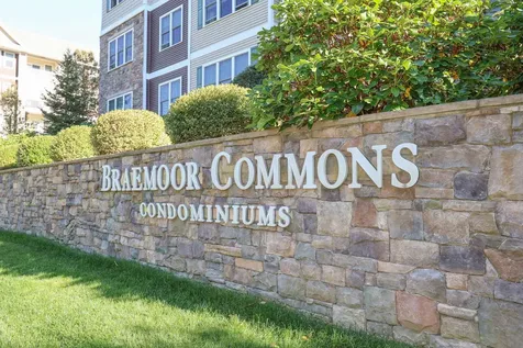 10 Braemoor Woods Road Salem NH 03079