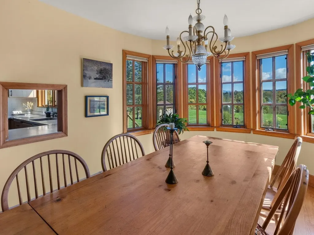 5283 Dorset Street Shelburne VT 05482