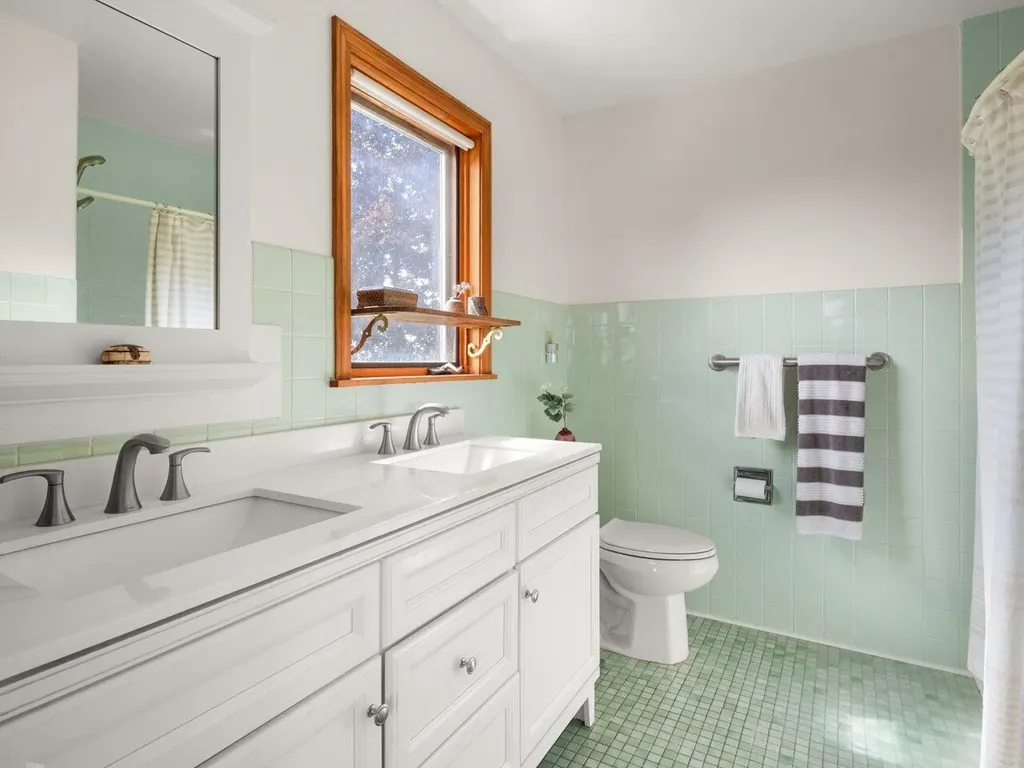 5283 Dorset Street Shelburne VT 05482