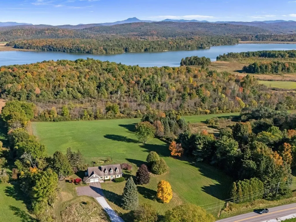 5283 Dorset Street Shelburne VT 05482