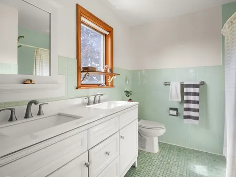 5283 Dorset Street Shelburne VT 05482