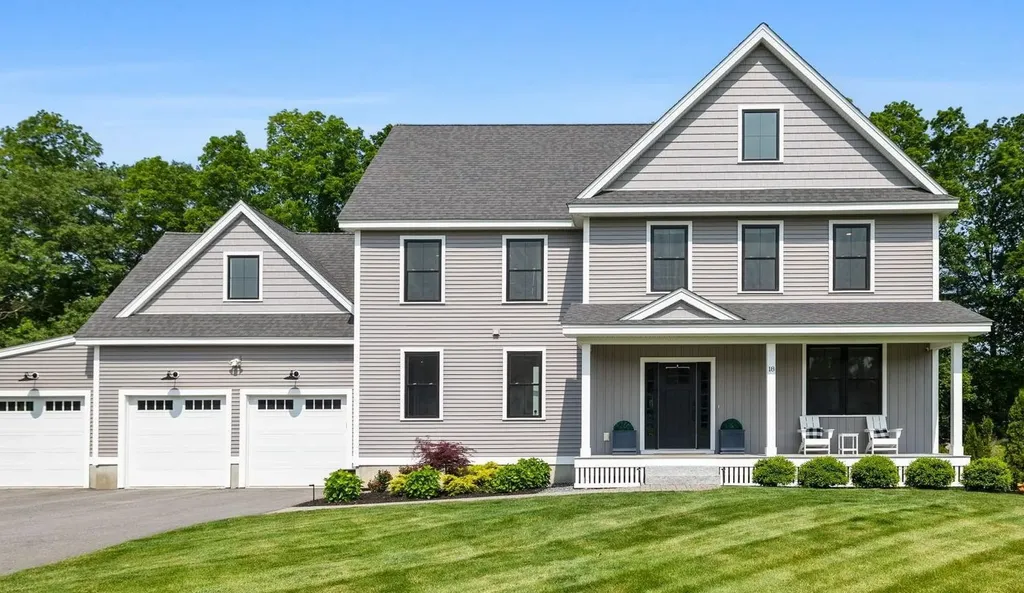 18 Treat Farm Road Stratham NH 03885