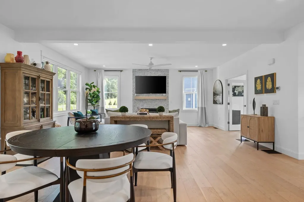 18 Treat Farm Road Stratham NH 03885