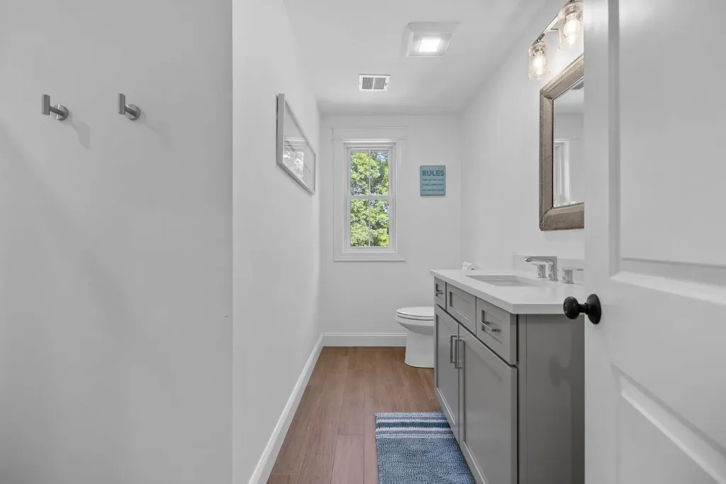 18 Treat Farm Road Stratham NH 03885