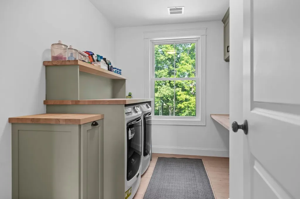 18 Treat Farm Road Stratham NH 03885