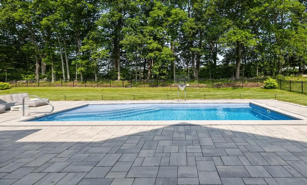 18 Treat Farm Road Stratham NH 03885