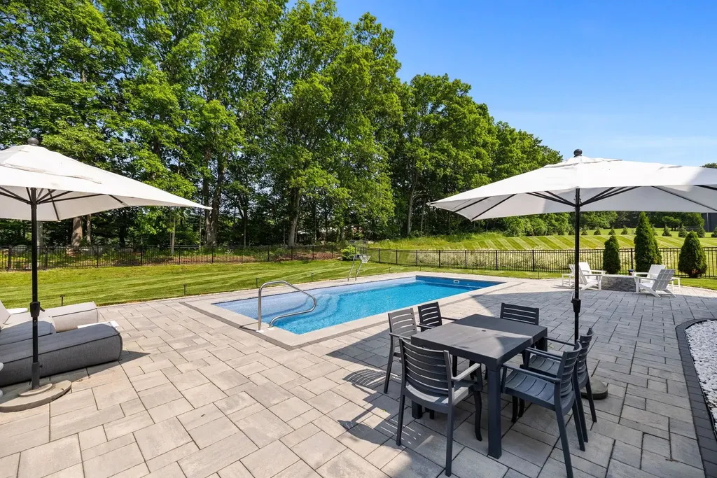 18 Treat Farm Road Stratham NH 03885