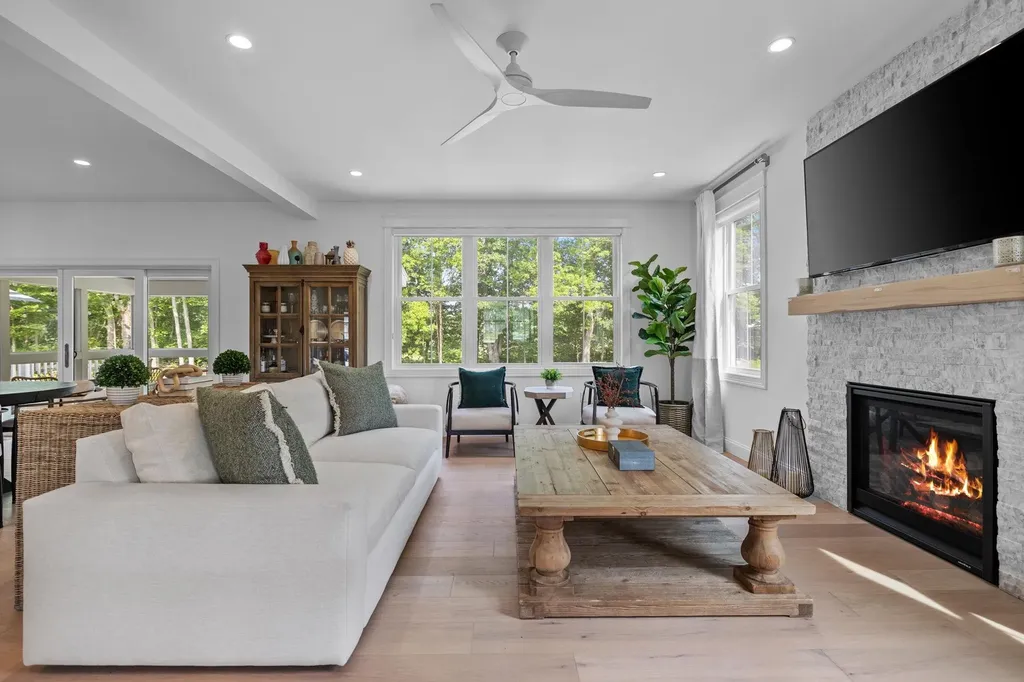 18 Treat Farm Road Stratham NH 03885