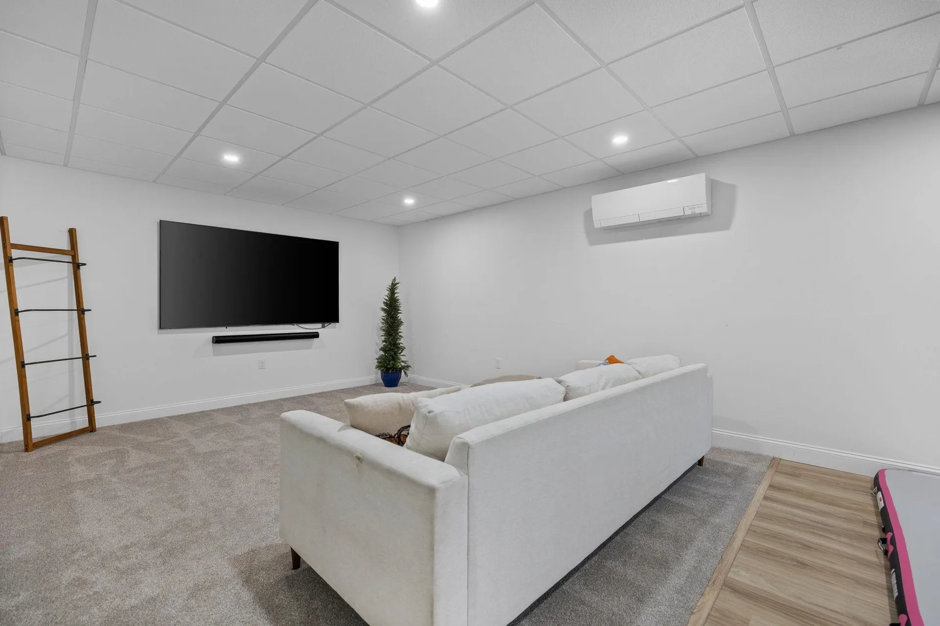 18 Treat Farm Road Stratham NH 03885