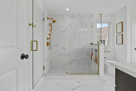 18 Treat Farm Road Stratham NH 03885