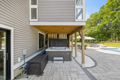 18 Treat Farm Road Stratham NH 03885