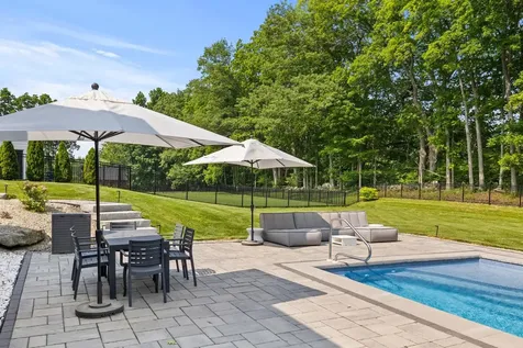 18 Treat Farm Road Stratham NH 03885