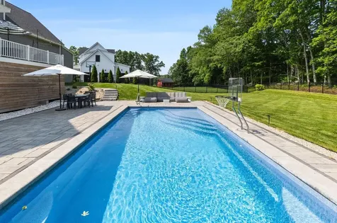 18 Treat Farm Road Stratham NH 03885