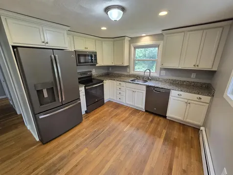 7 Loretta Avenue Pelham NH 03076