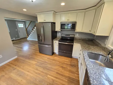 7 Loretta Avenue Pelham NH 03076