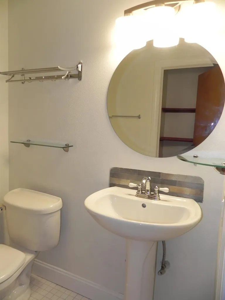 17 Hawthorne Circle South Burlington VT 05403