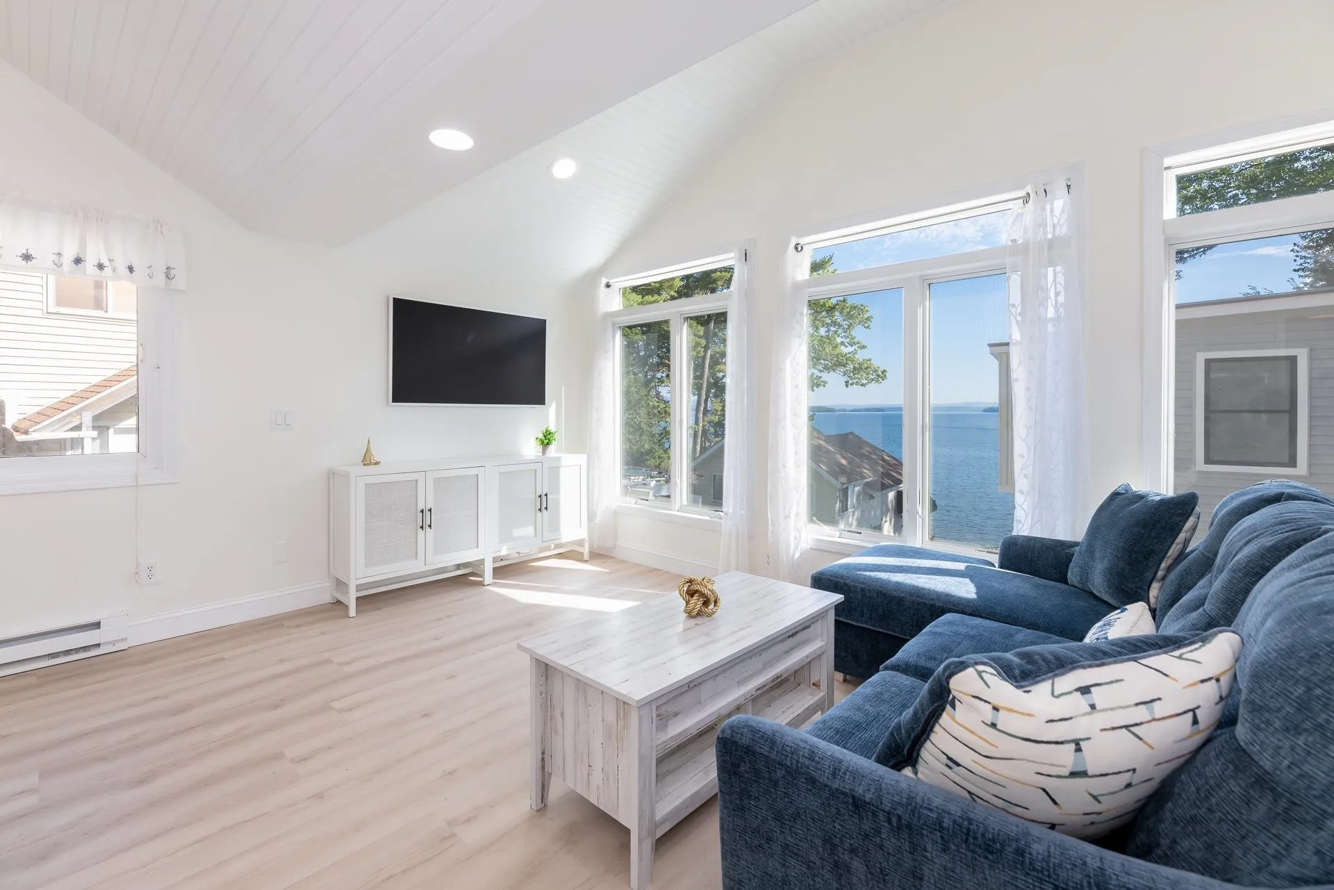 109 Dockham Shore Road Gilford NH 03249