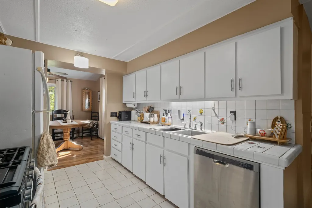 88 Perch Pond Road Holderness NH 03245