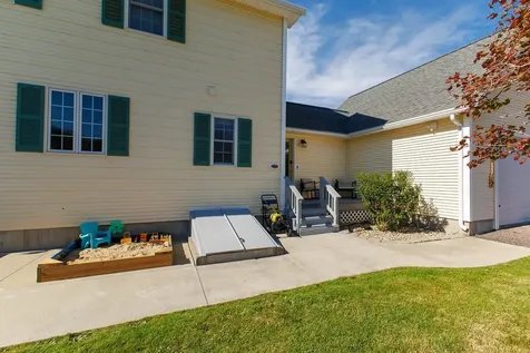 2 Maynard Court Grand Isle VT 05458