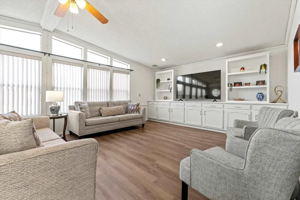 1 Longwood Lane Merrimack NH 03054