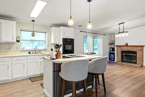 1 Longwood Lane Merrimack NH 03054