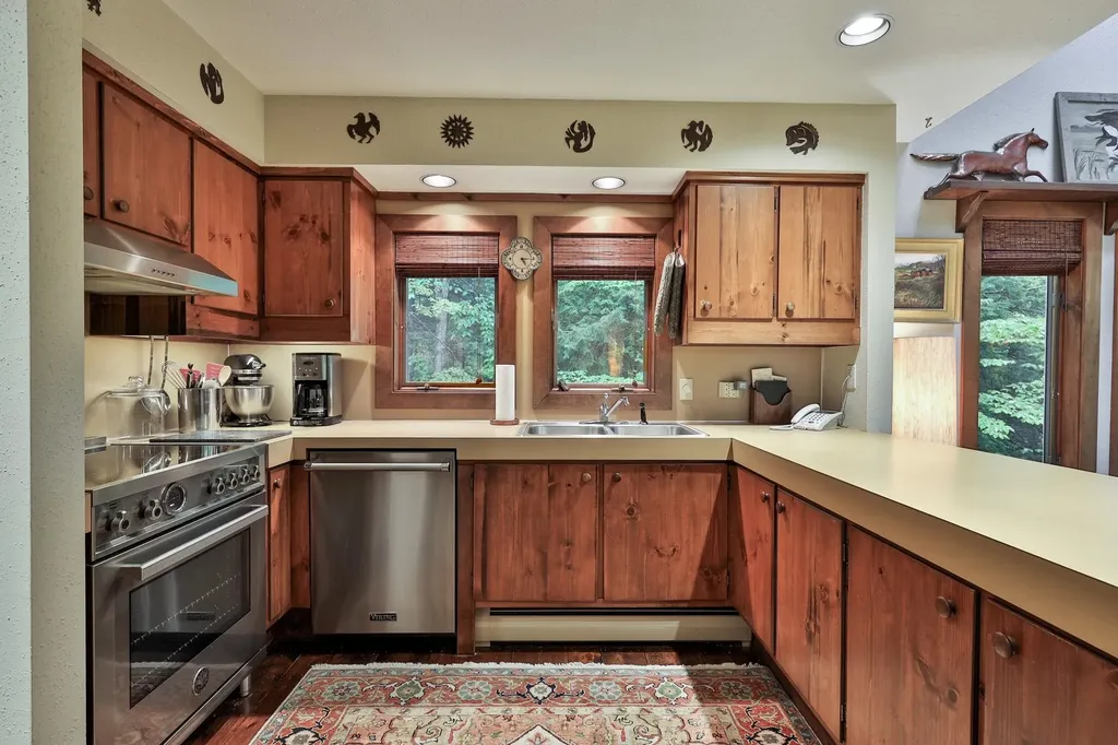 493 Kestrell Drive Plymouth VT 05056