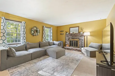 19 Vista Way Merrimack NH 03054