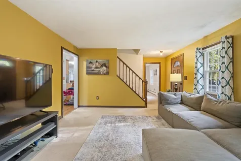 19 Vista Way Merrimack NH 03054