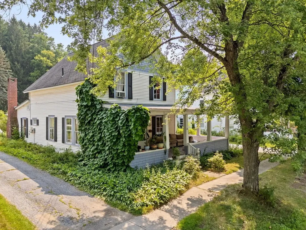 26 Mountain Street Bristol VT 05443