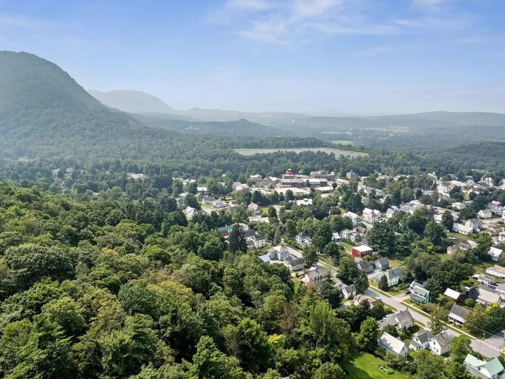 26 Mountain Street Bristol VT 05443