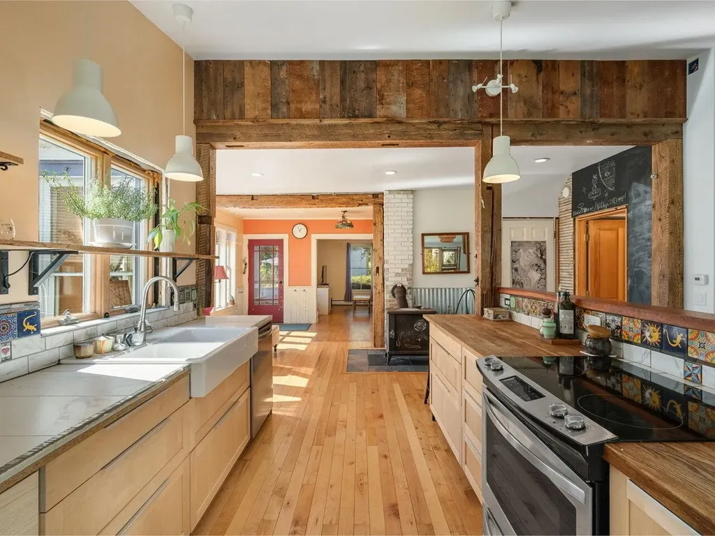 26 Mountain Street Bristol VT 05443