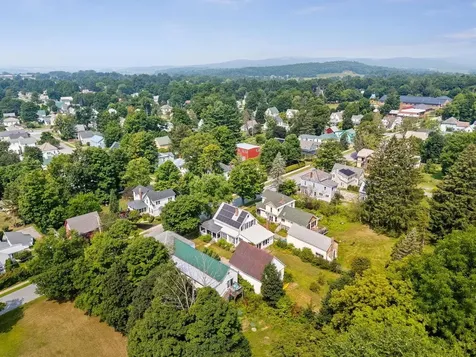 26 Mountain Street Bristol VT 05443