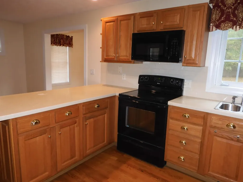 27 Martins Ferry Road Hooksett NH 03106