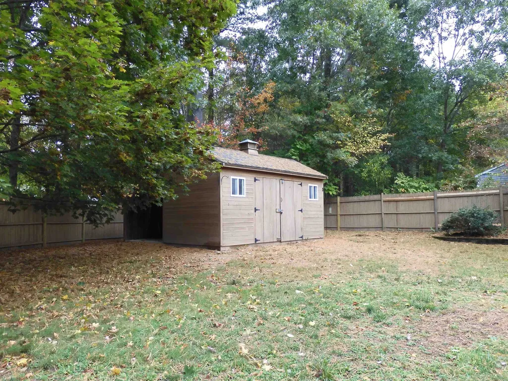 27 Martins Ferry Road Hooksett NH 03106