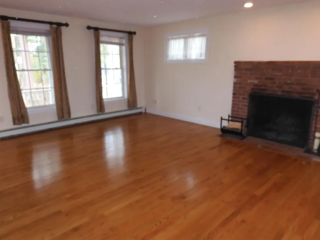 27 Martins Ferry Road Hooksett NH 03106