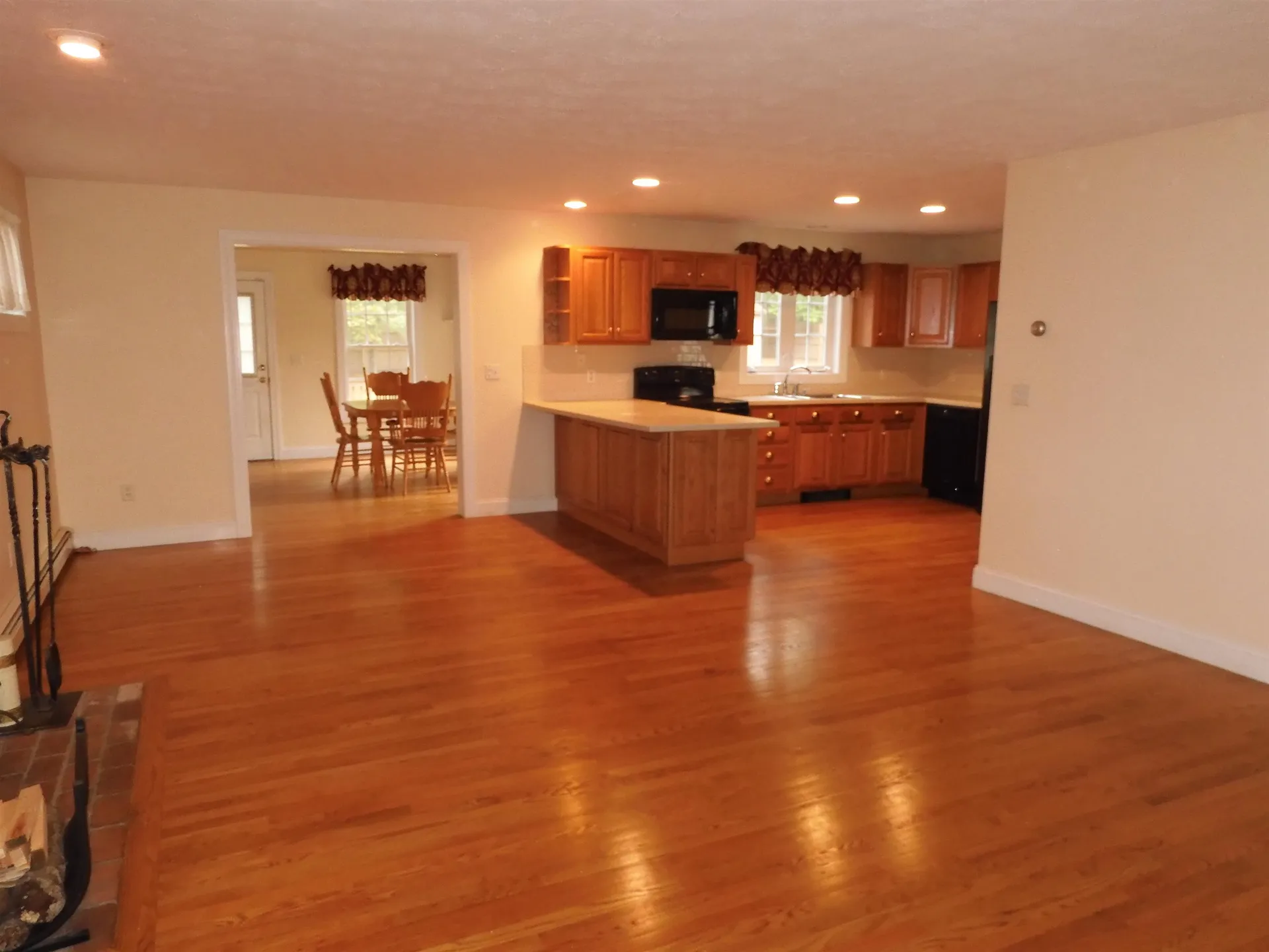 27 Martins Ferry Road Hooksett NH 03106