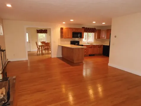 27 Martins Ferry Road Hooksett NH 03106