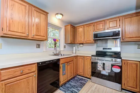 11 Sullivan Court Salem NH 03079