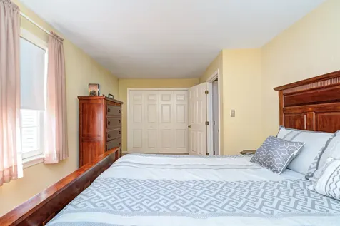 11 Sullivan Court Salem NH 03079