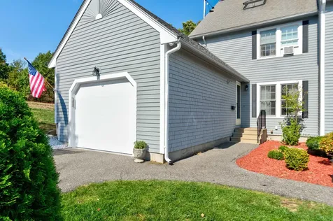 11 Sullivan Court Salem NH 03079