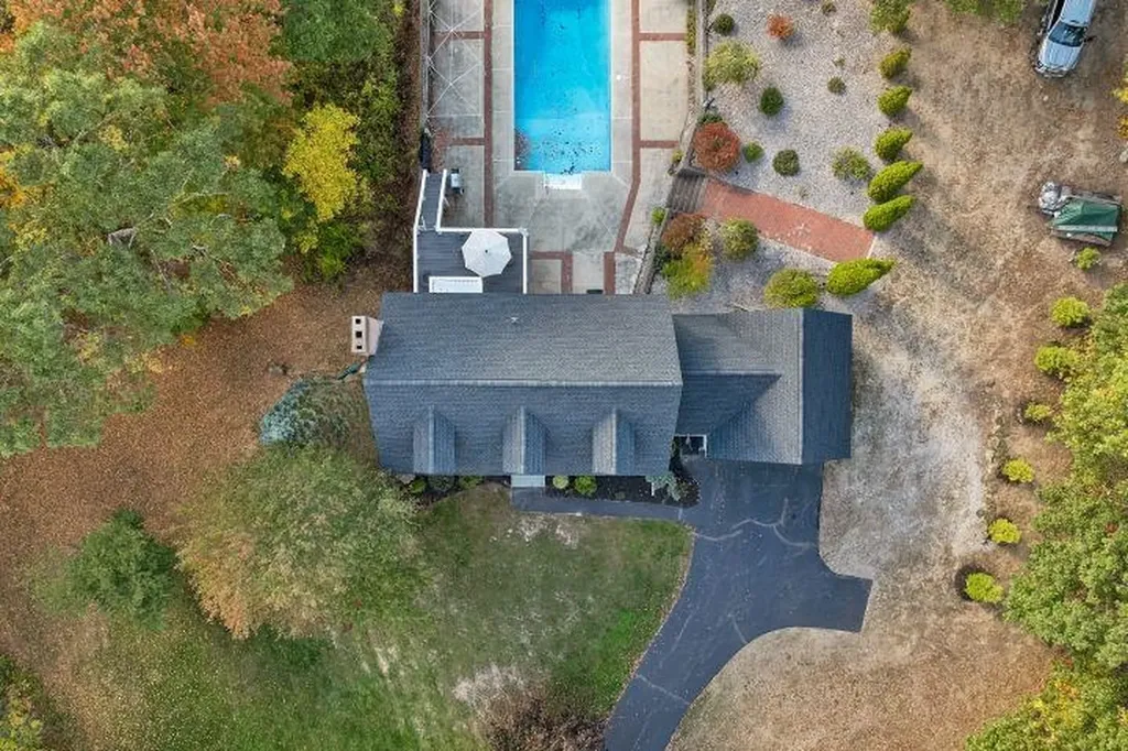 74 Nolls Farm Road Auburn NH 03032