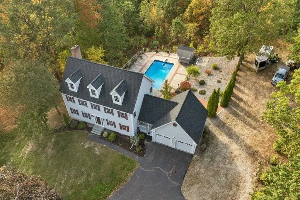 74 Nolls Farm Road Auburn NH 03032