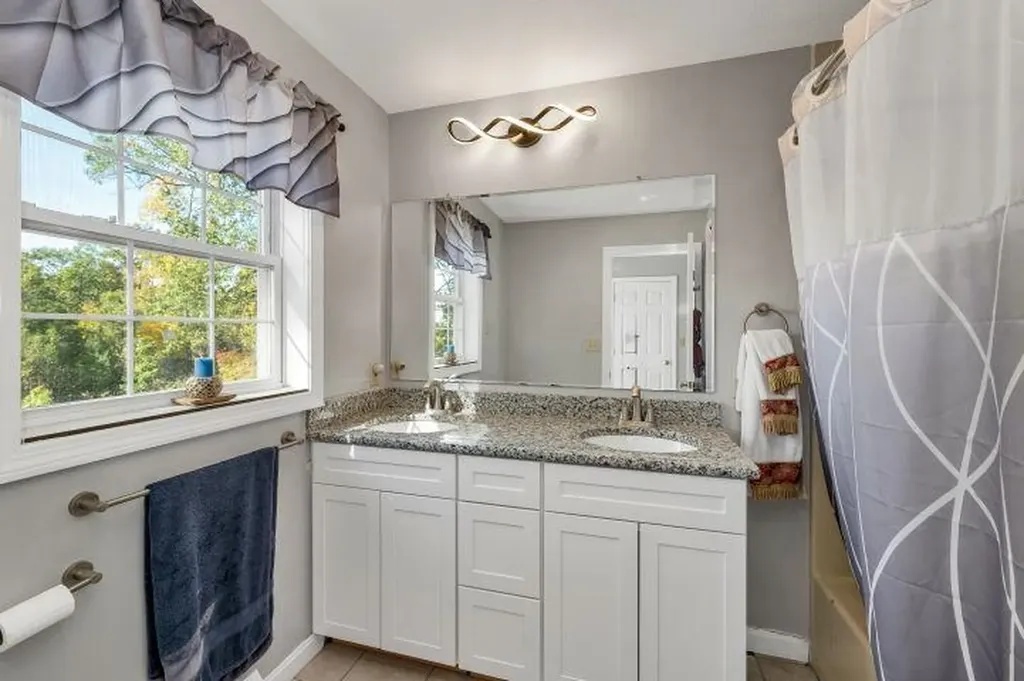 74 Nolls Farm Road Auburn NH 03032