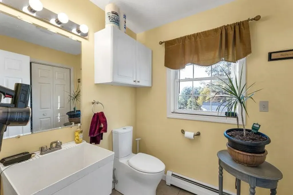 74 Nolls Farm Road Auburn NH 03032