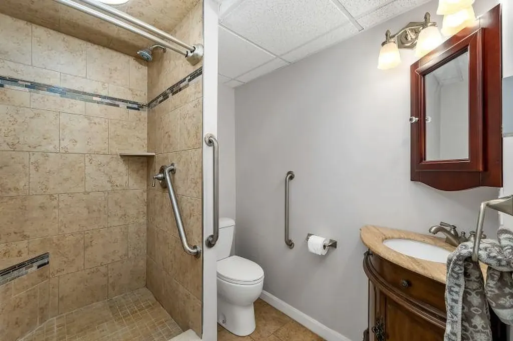 74 Nolls Farm Road Auburn NH 03032