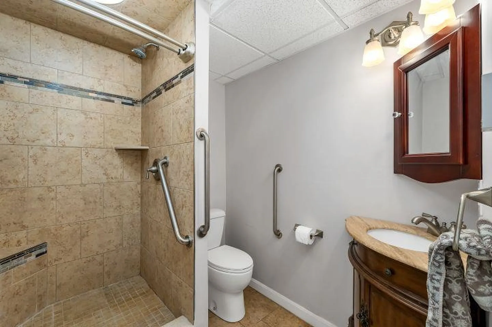 74 Nolls Farm Road Auburn NH 03032