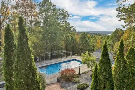 74 Nolls Farm Road Auburn NH 03032