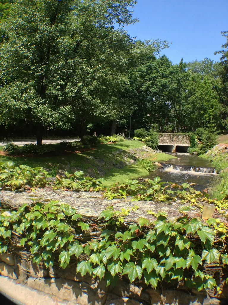 300 River Road Manchester NH 03104