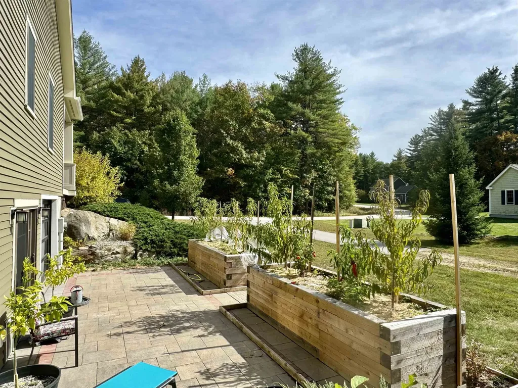 102 Fieldstone Road Hopkinton NH 03229