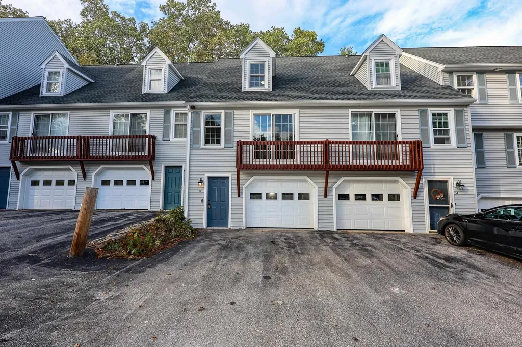 12 Hawkstead Hollow Nashua NH 03063